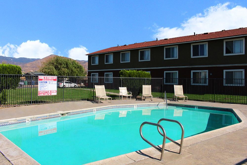 Take a tour today and see the convenience & fun for yourself at the Villa De La Rosa Apartments.
